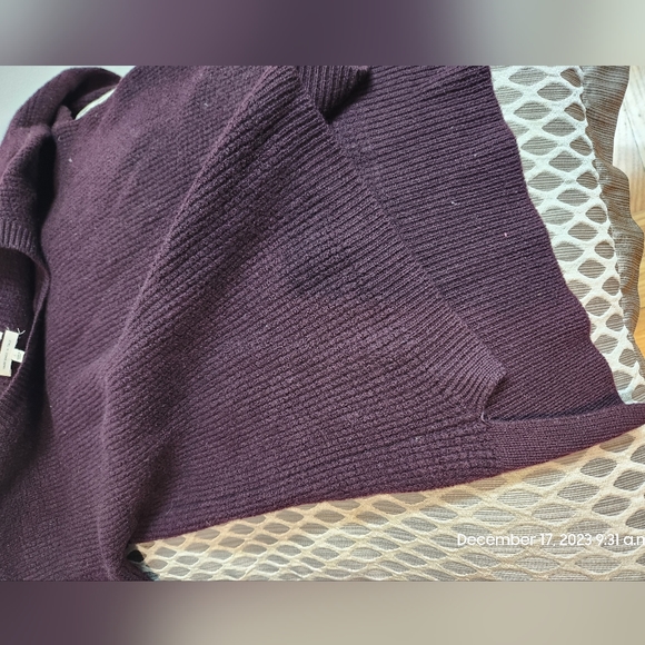 Wilfred Free large (Aritzia) brand burgundy rich color crew neck sweater - Picture 7 of 9
